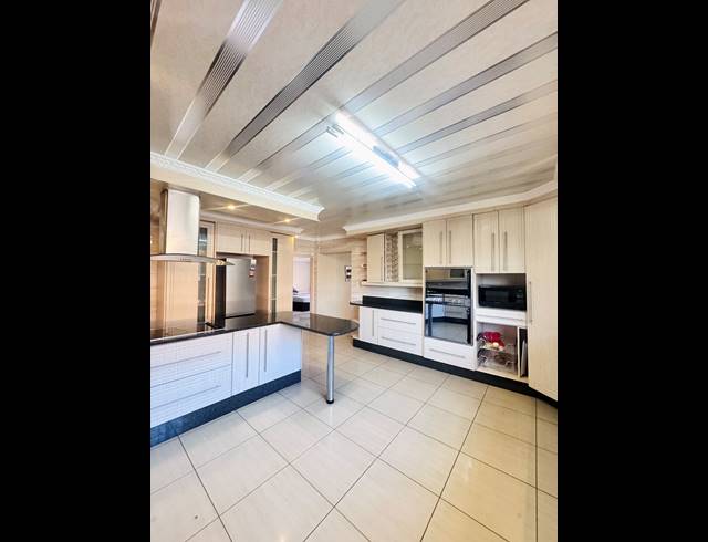 4 BEDROOM FREESTANDING SOLD IN DIE HEUWEL